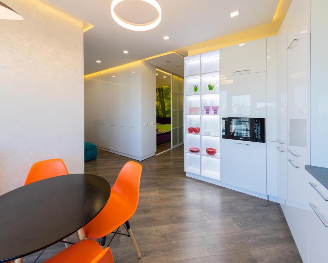 Arcadia Vip Apartments Sea View! Odessa Buitenkant foto